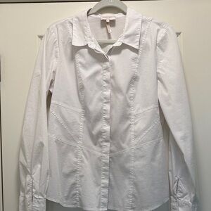 White button down blouse.